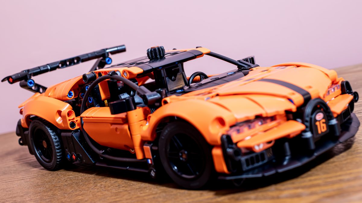 LEGO Technic 42222 Bugatti Chiron Pur Sport Hypercar 18 1200x675
