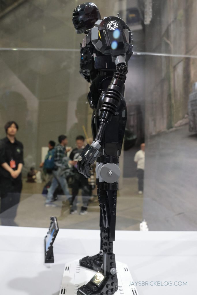JaysBrickBlog 75434 K 2SO Security Droid Display 2048x1365 2 683x1024