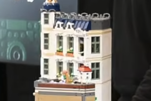 LEGO Icons 11371 Shopping Street at Fan Media Days 2