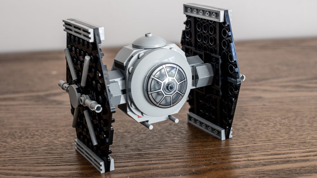 LEGO Star Wars 40771 TIE Fighter with Imperial Hanger Rack 8 1024x576