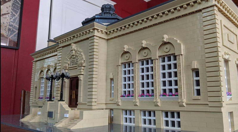 Teenager builds LEGO recreation of local library