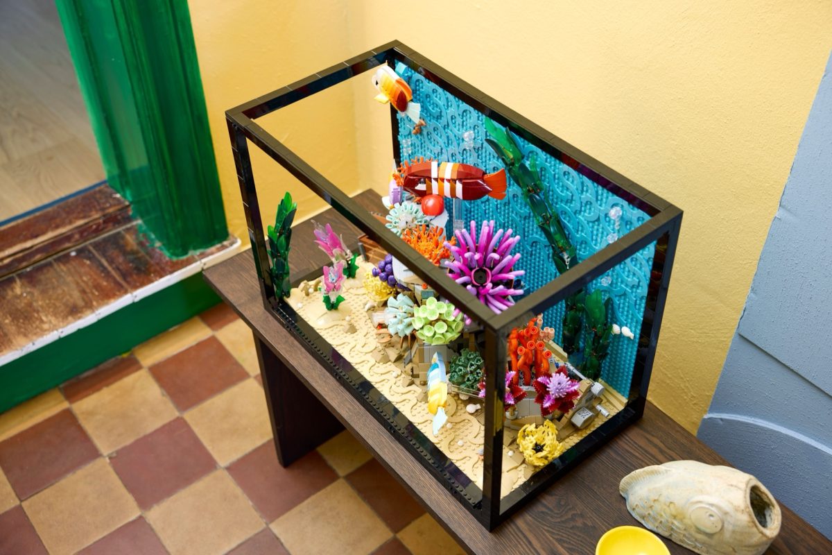 LEGO Icons 10366 Tropical Aquarium 12 1200x800
