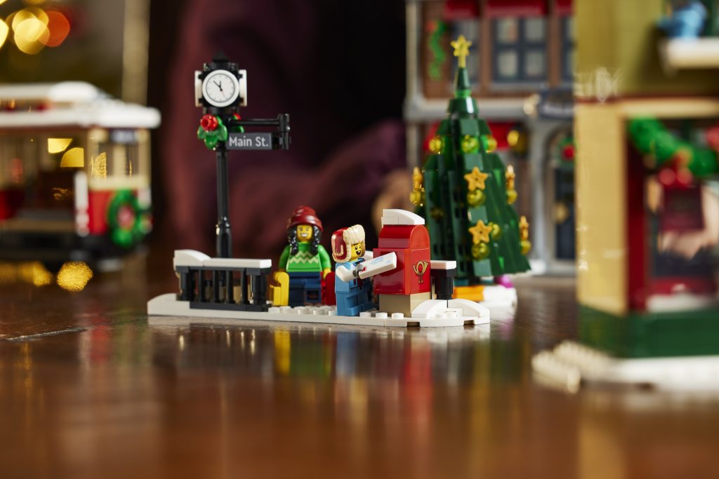 LEGO Winter Village 10308 Holiday Main Street 17 1024x683