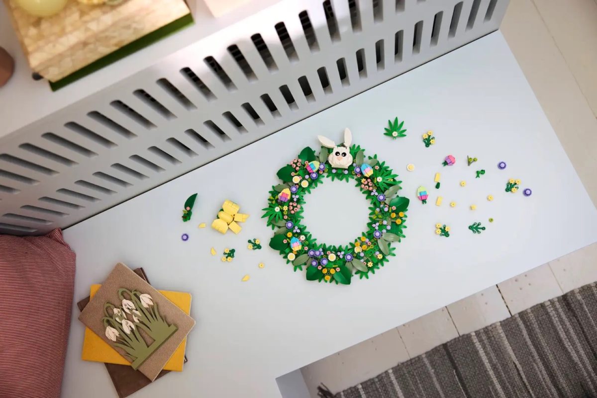 LEGO 40957 Spring Wreath lifestyle 2 1200x801