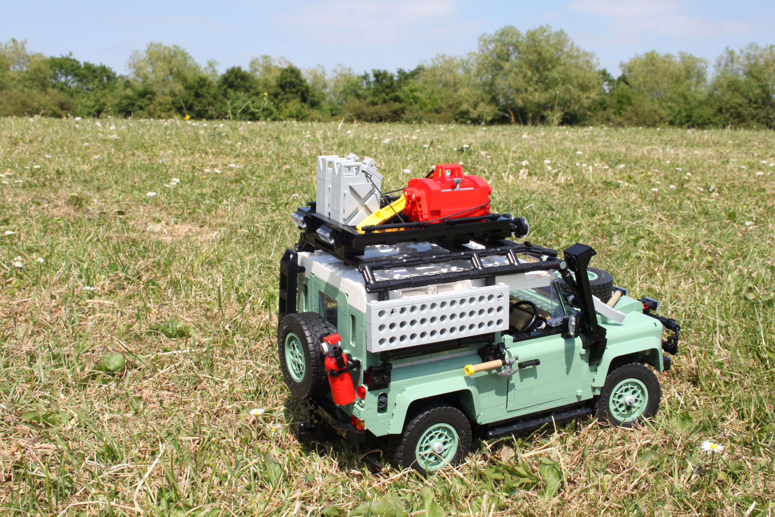 LEGO ICONS 10317 LAND ROVER CLASSIC DEFENDER 90 review outside 2 scaled