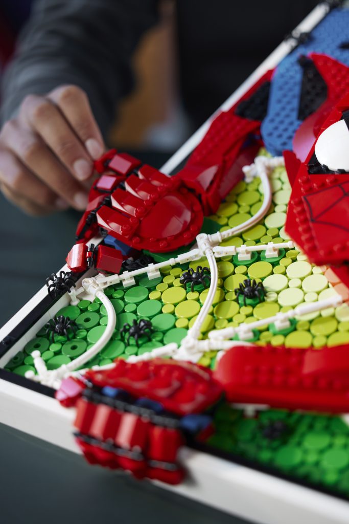 LEGO Art 31209 The Amazing Spider Man 7 683x1024