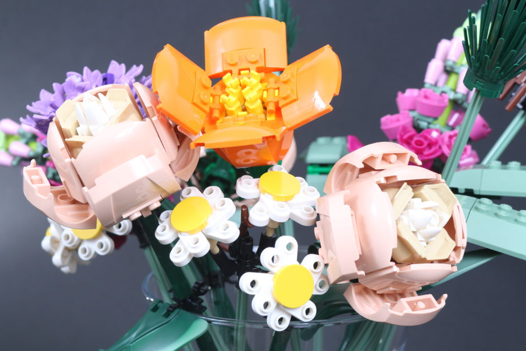 LEGO Botanical Collection 10280 Flower Bouquet review 5