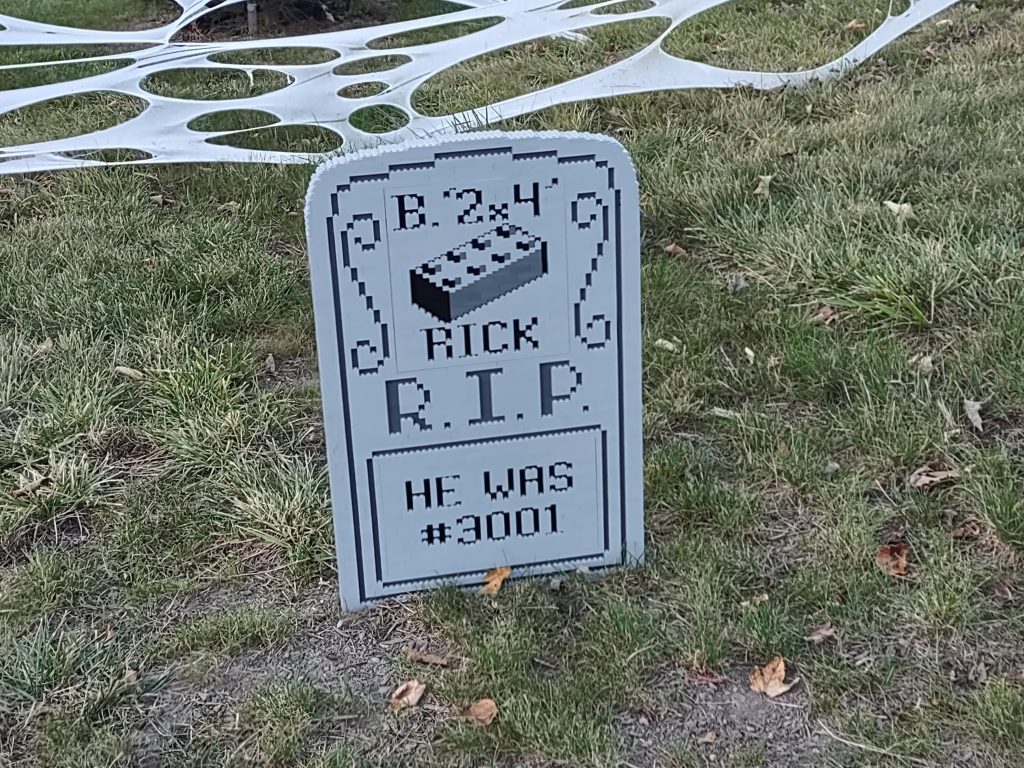 LEGOLAND NEW YORK halloween tombstone reddit CaptainCorbal 2024 4 1024x768