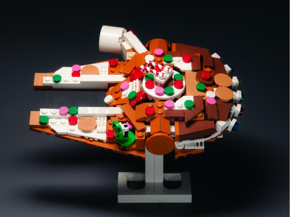 LEGO Star Wars Gingerbread Millennium Falcon 2