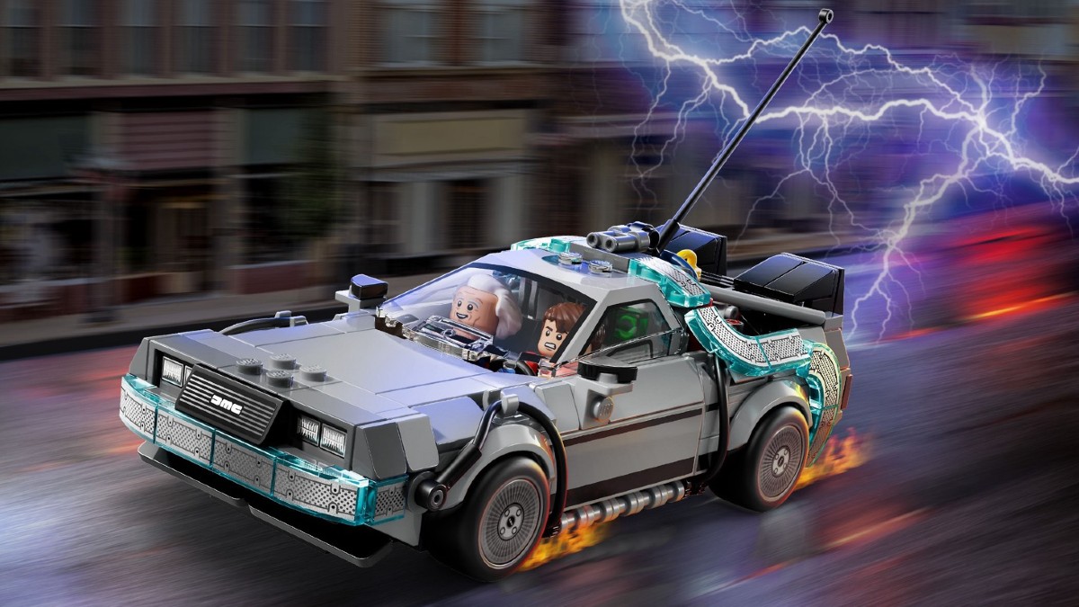 Smooth bonnet or no-gap windshield: Choose your poison in LEGO BTTF Time Machine