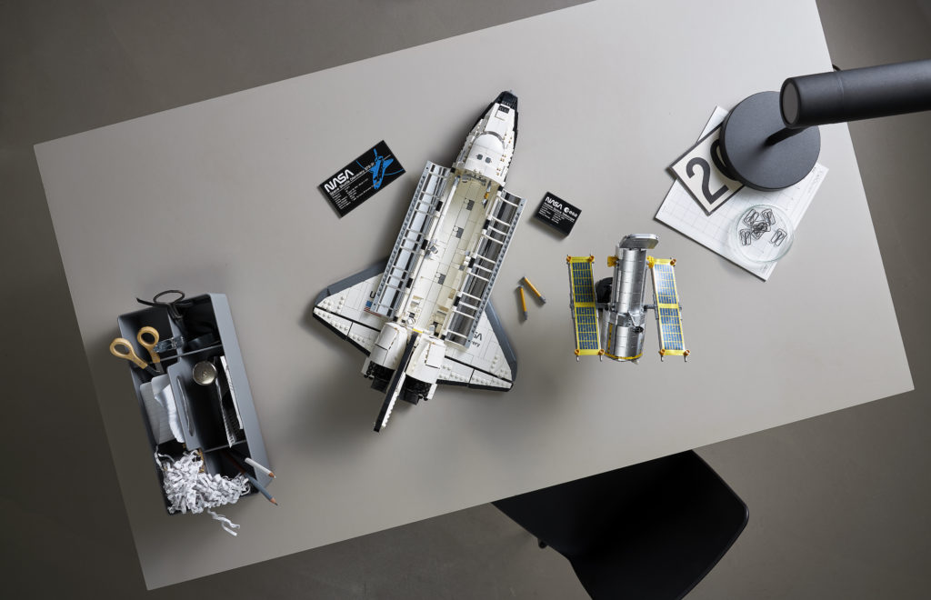 LEGO NASA Space Shuttle Discovery 7