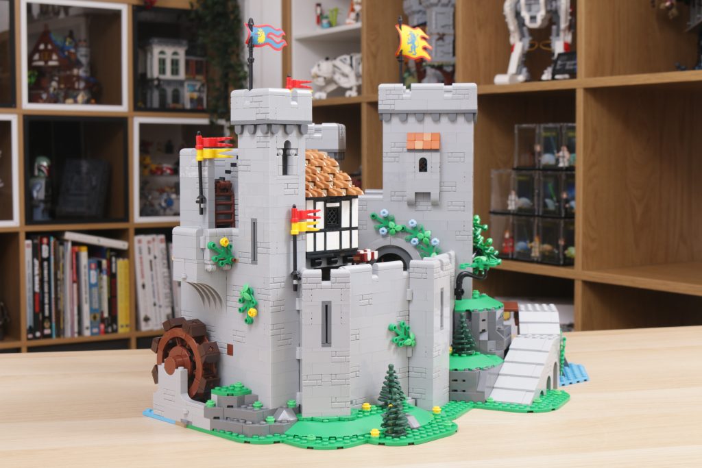 LEGO ICONS 10305 Lion Knights Castle review 3 1024x683