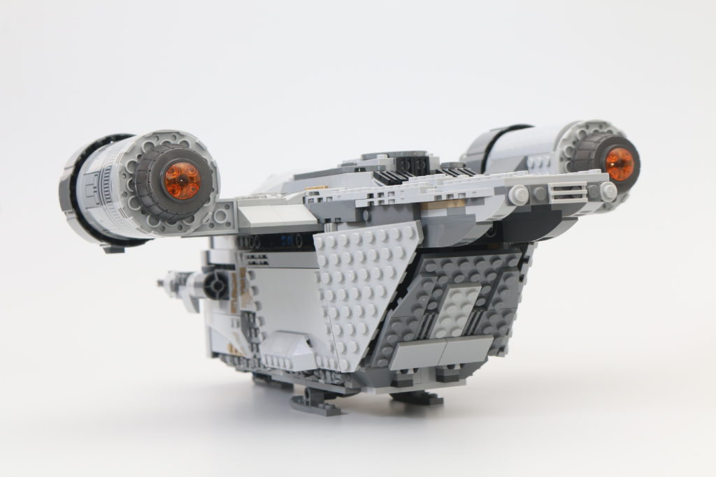 LEGO Star Wars 75292 The Mandalorian Bounty Hunter Transport The Razor Crest review 28