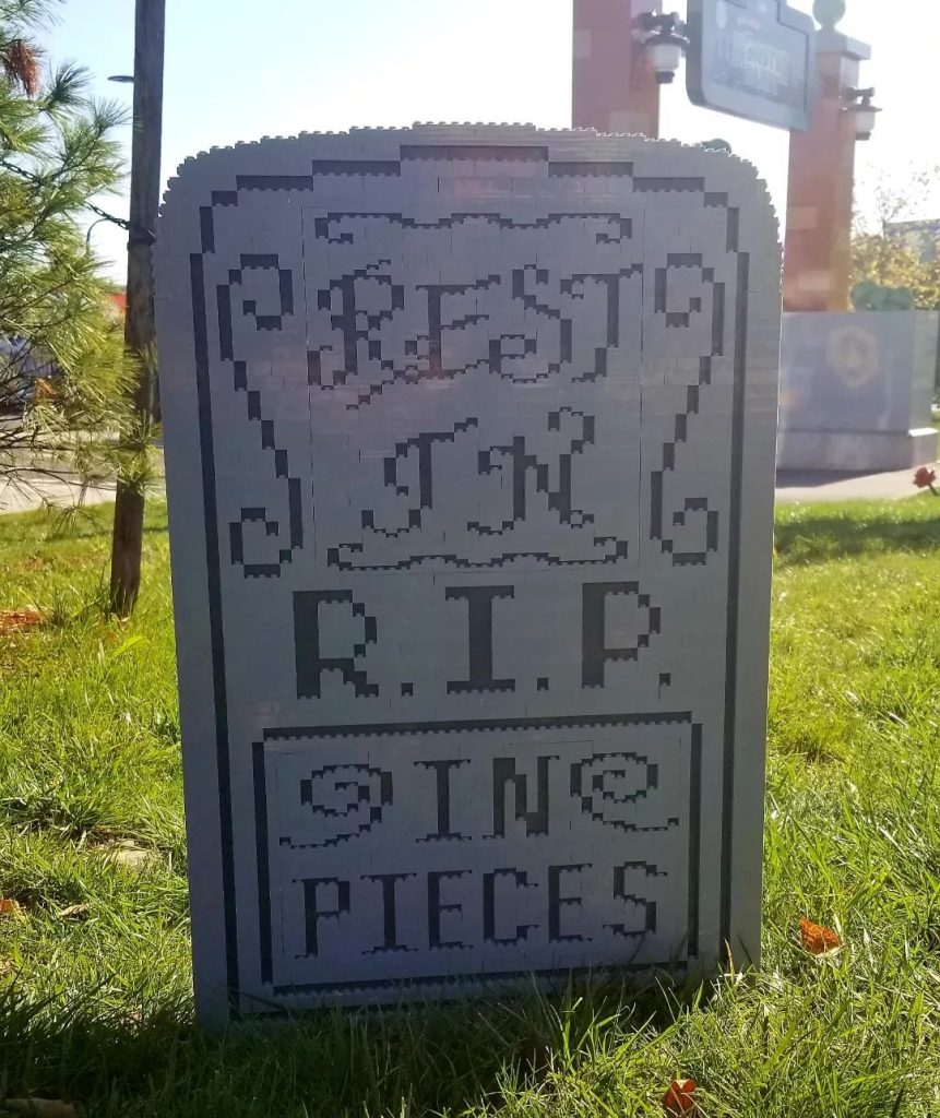 legoland new york headstone RIRIPIP 861x1024