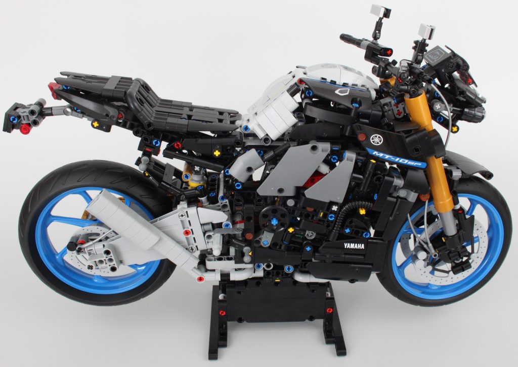 LEGO Technic 42159 Yamaha MT 10 SP review 15 1024x727