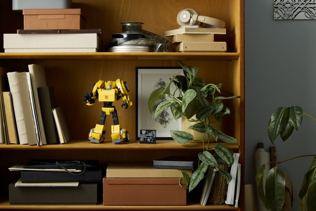 LEGO Icons Transformers 10338 Bumblebee 21 1024x683