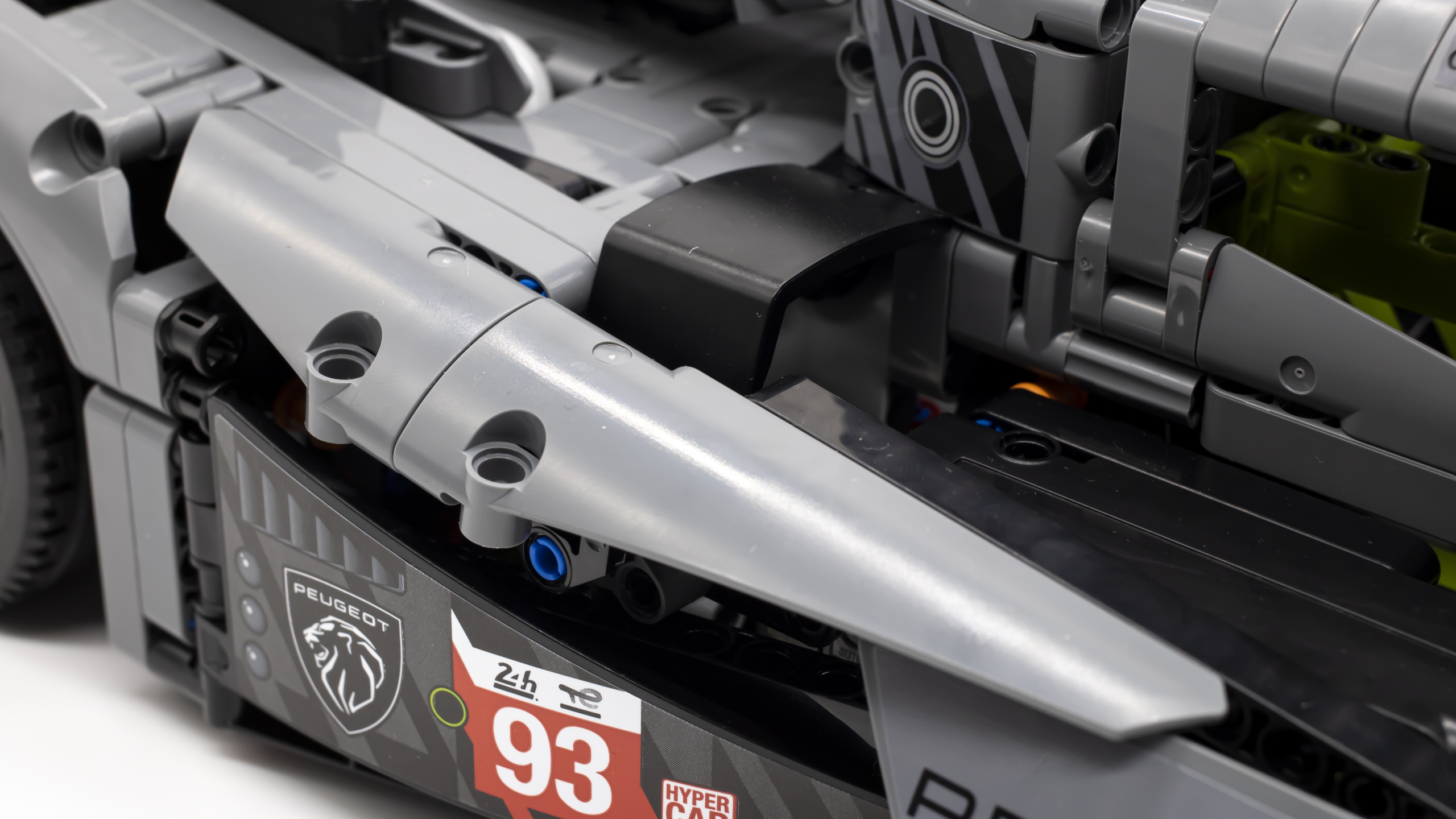 LEGO Technic 42156 PEUGEOT 9X8 24H Le Mans Hybrid Hypercar 29 scaled