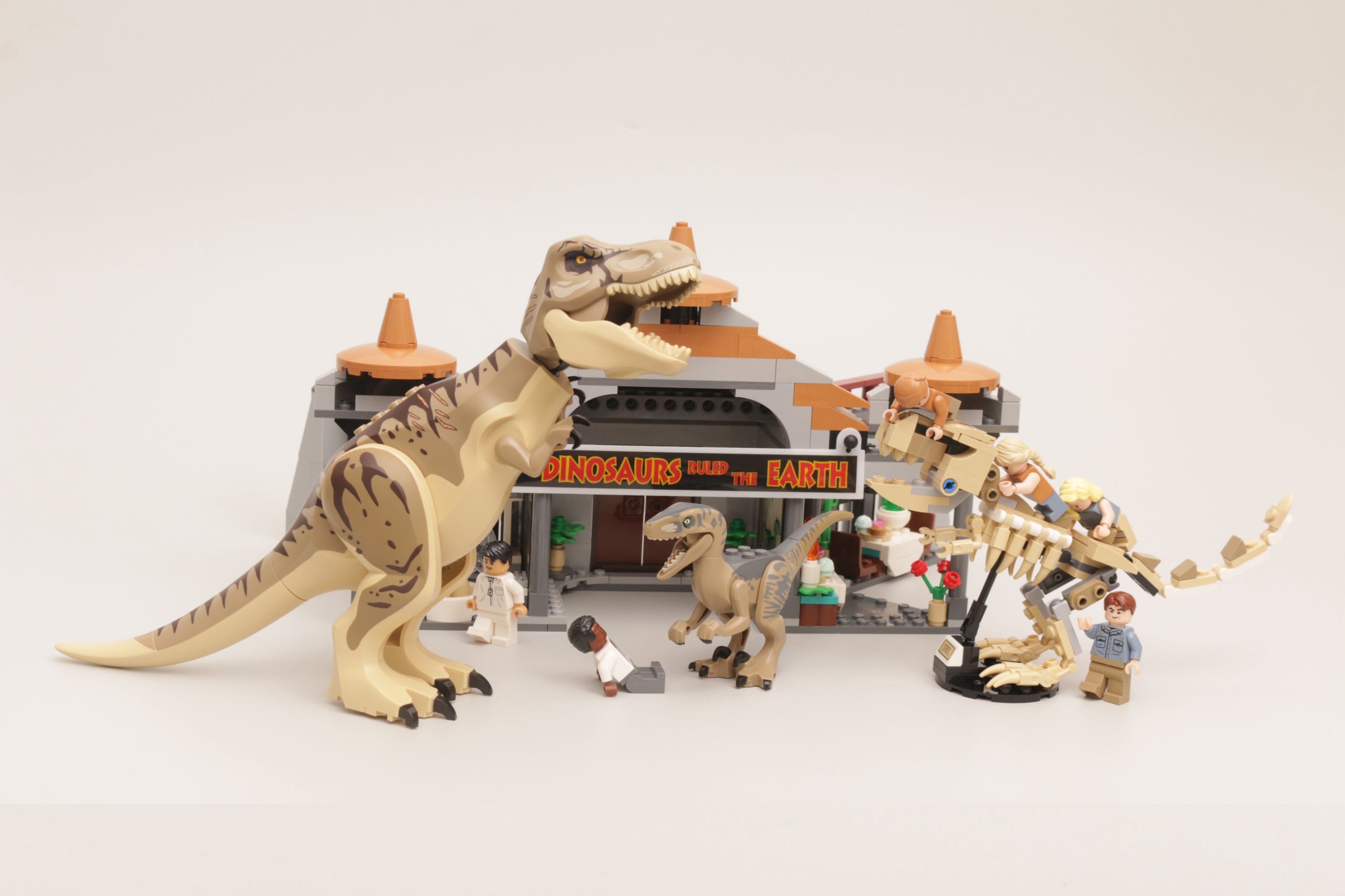 LEGO Jurassic Park 76961 Visitor Centre T. rex Raptor Attack review 32 scaled
