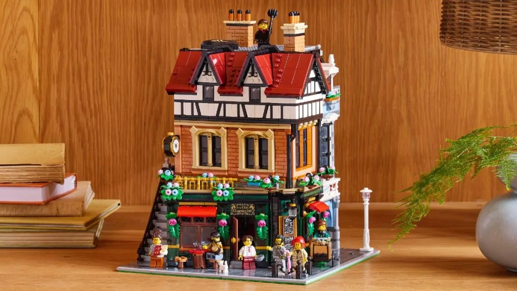LEGO Icons 10350 Tudor Corner featured 1 1024x576