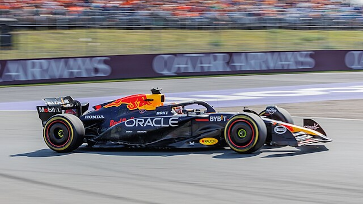 LEGO Technic's rumoured Red Bull car has enough pieces to do something truly cool