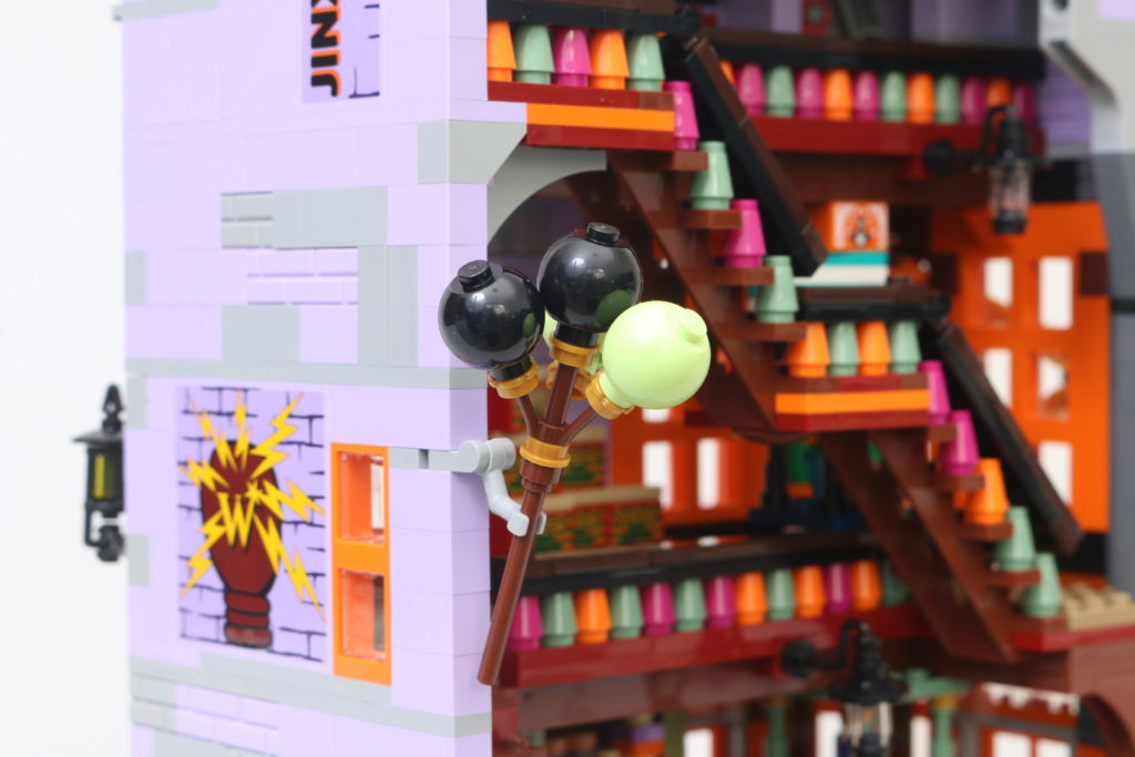LEGO Harry Potter 75978 Diagon Alley review 42
