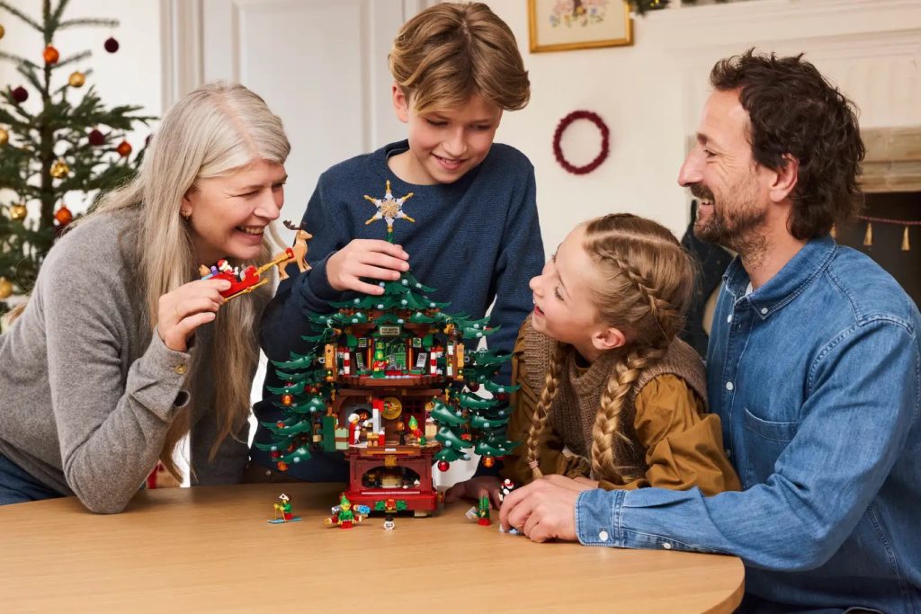 LEGO 41843 Family Christmas Tree Decoration Lifestyle 2 1024x683