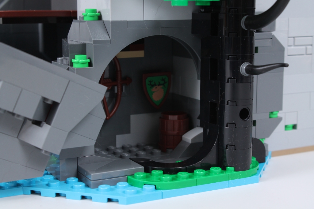 LEGO Icons 10305 Lion Knights Castle critique 25 1024x683