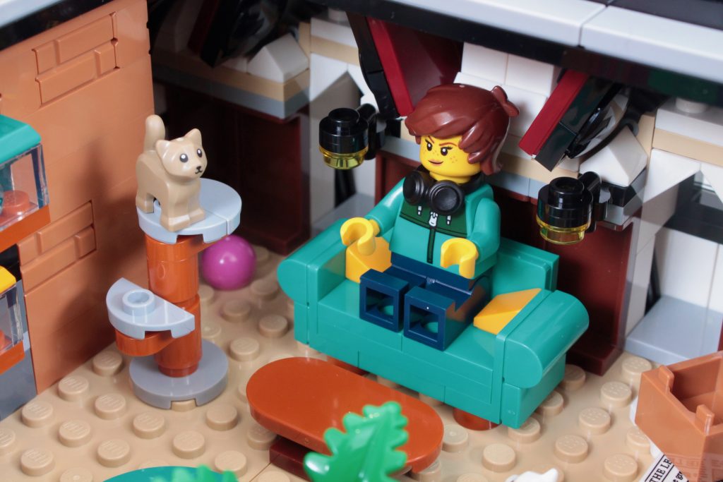LEGO Icons 10350 Tudor Corner review 43 1024x683