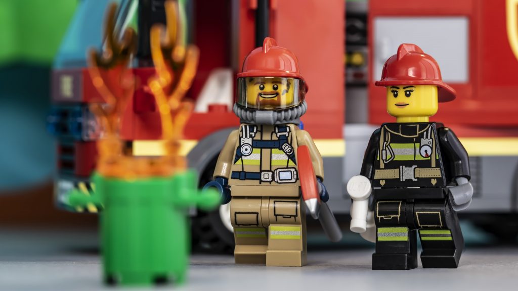 LEGO City 60214 Burger Bar Fire Rescue review
