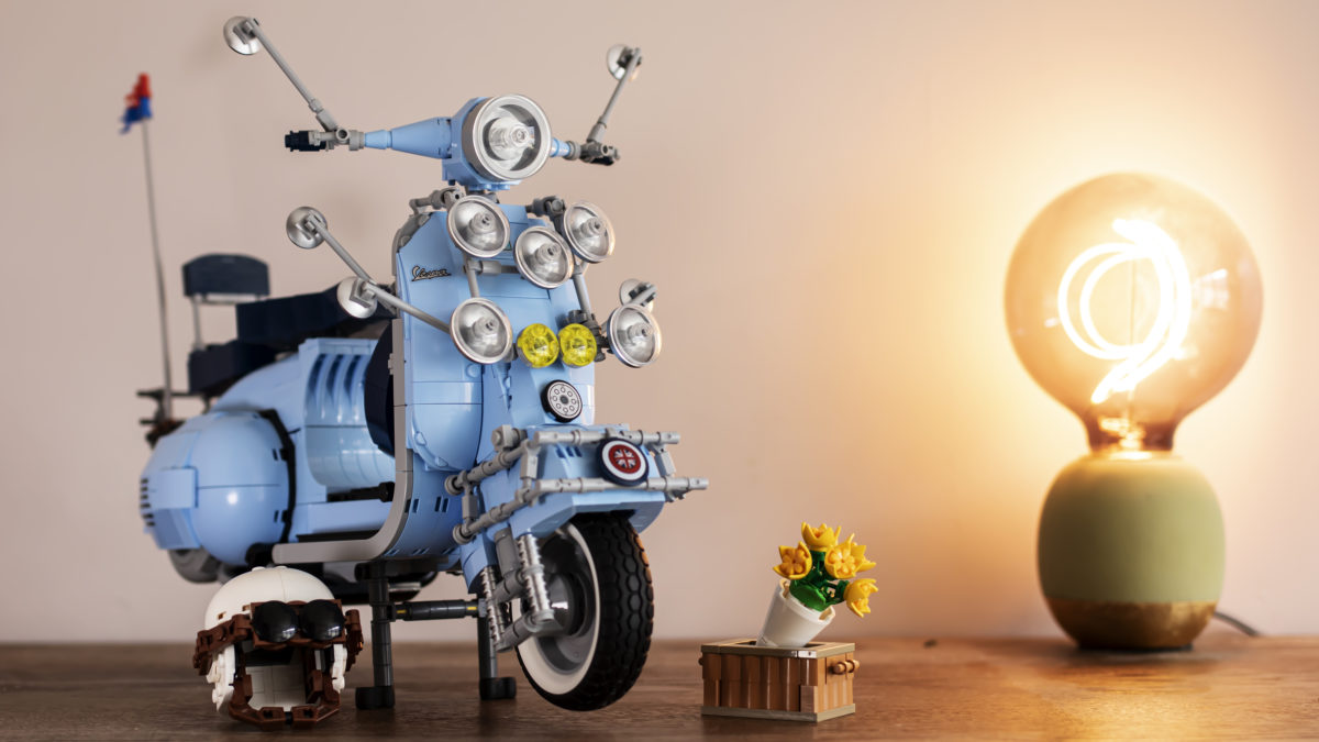 Modding LEGO Creator Expert 10298 Vespa 125 for the mod generation