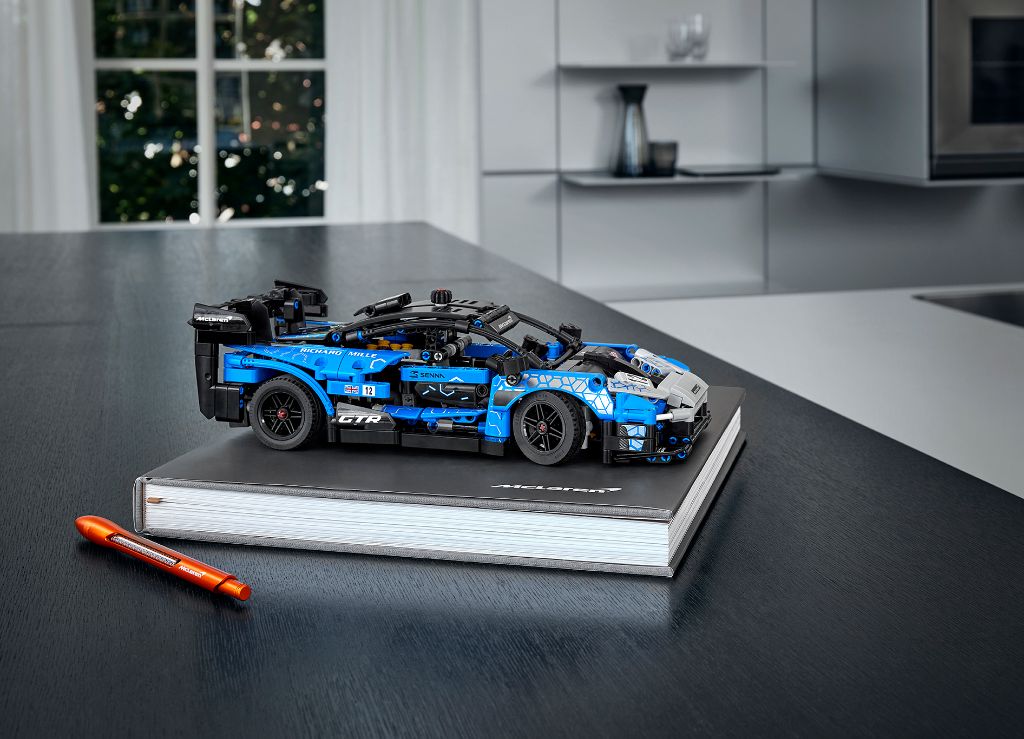 LEGO Technic 42123 McLaren Senna GTR 8