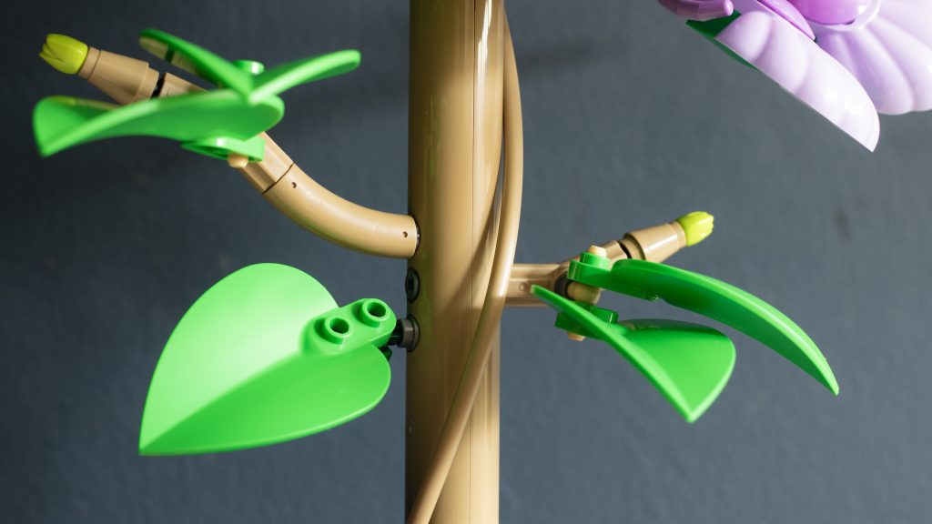 Lego botanicals 10372 Hibiscus 6 1024x576