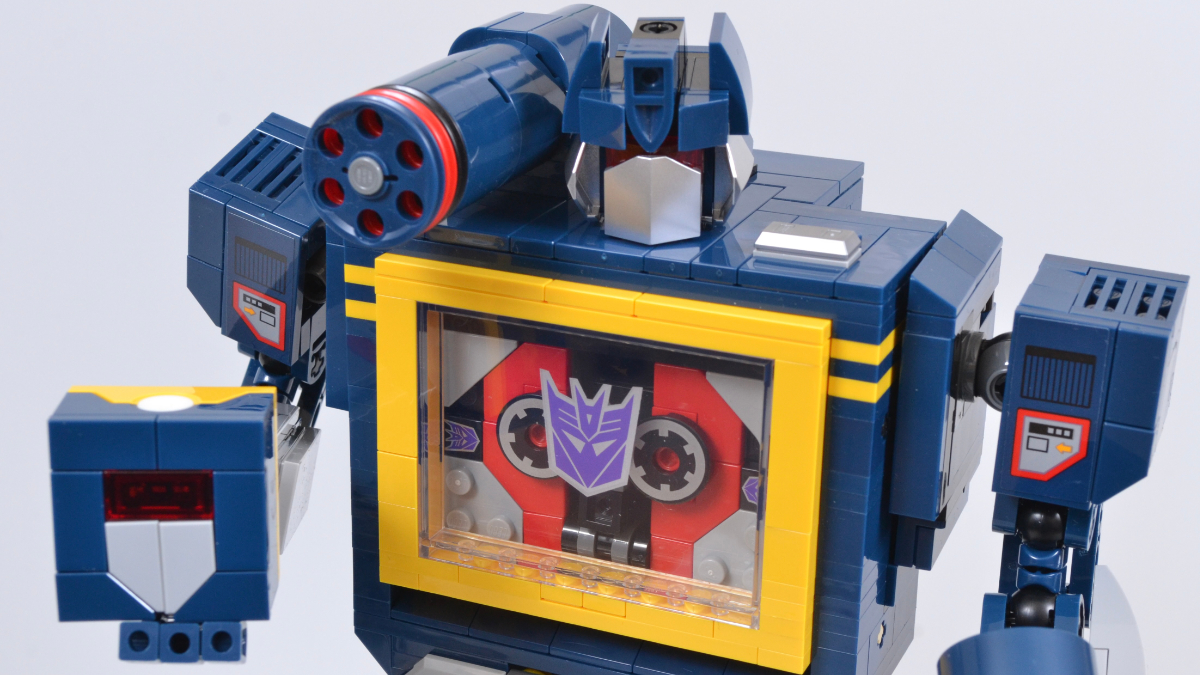 Does LEGO Transformers Soundwave still deliver in a post-SMART Brick world?