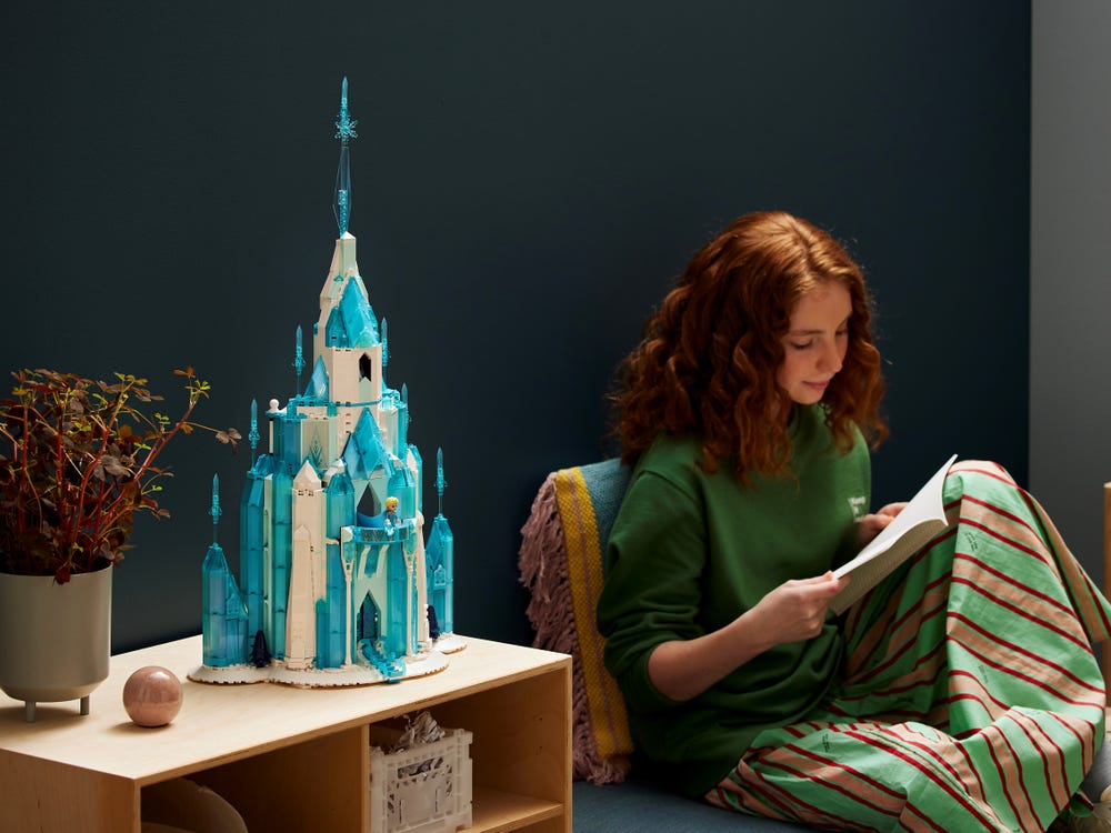 LEGO Disney 43197 The Ice Castle 5