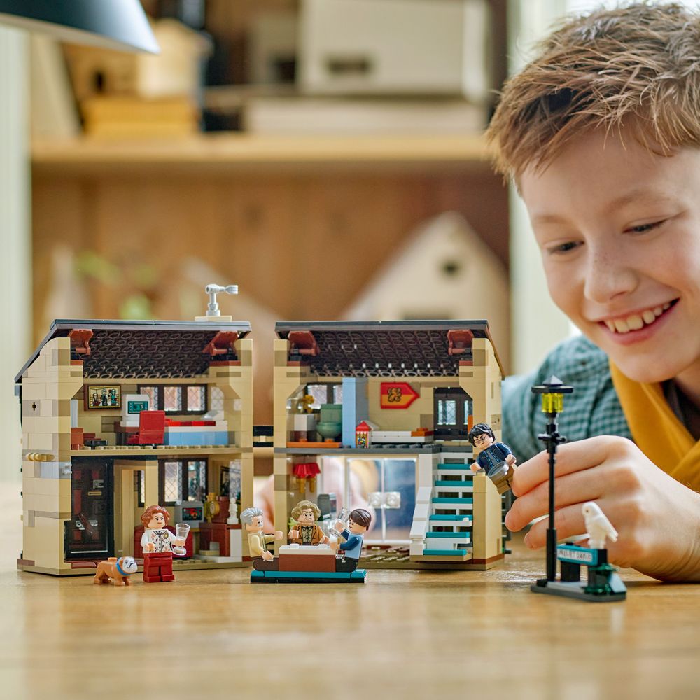 LEGO Harry Potter 76451 Privet Drive Aunt Marges Visit 2