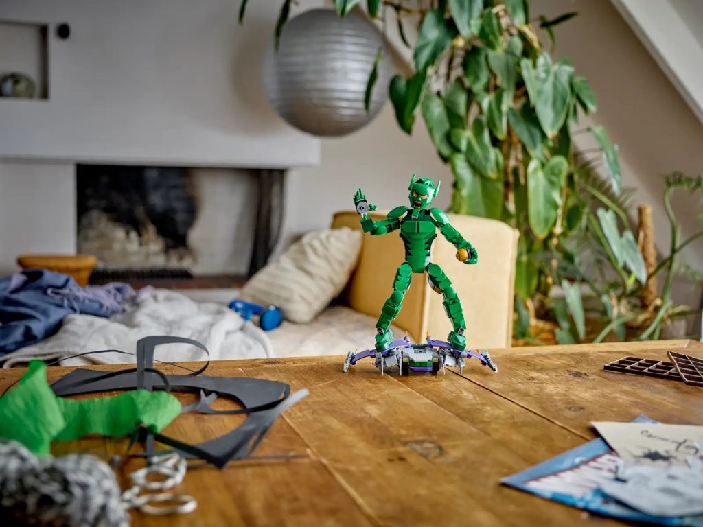 LEGO Marvel 76284 Green Goblin Construction Figure LifestyleLEGO Marvel 76284 Green Goblin Construction Figure Lifestyle 3 1024x768
