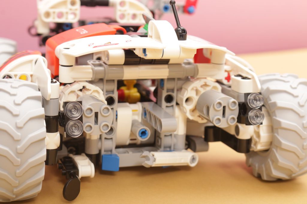 How to make LEGO Technic 42178 Surface Space Loader minifigure scale 21 1024x683