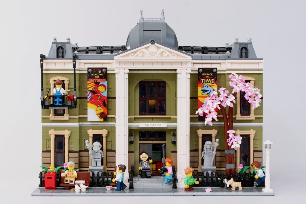 LEGO Icons 10326 Natural History Museum review 1 1024x683