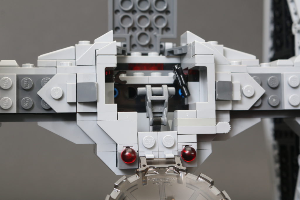 Build a LEGO Mandalorian Outland folding TIE Fighter 24