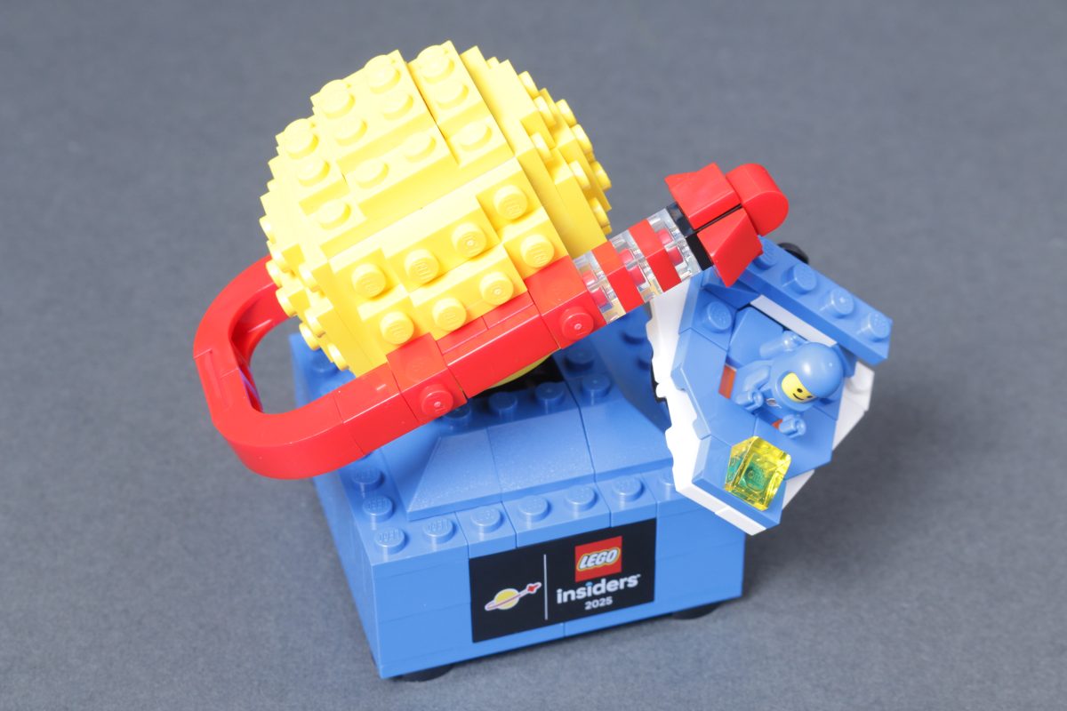 LEGO Insiders Reward 6607198 Retro Space Explorer review 8 1200x800