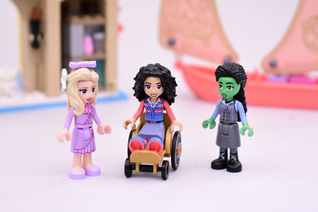 LEGO Wicked 75681 Glinda Elphaba Nessarose at Shiz University 07 1 1024x683