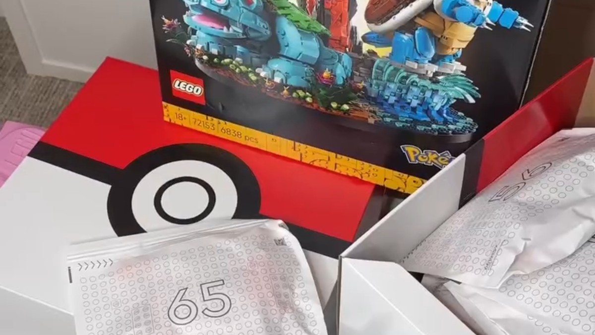 First look at inside of LEGO Pokémon's biggest box