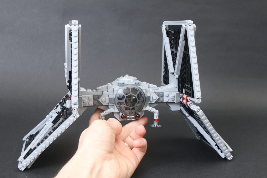 Build a LEGO Mandalorian Outland folding TIE Fighter 42