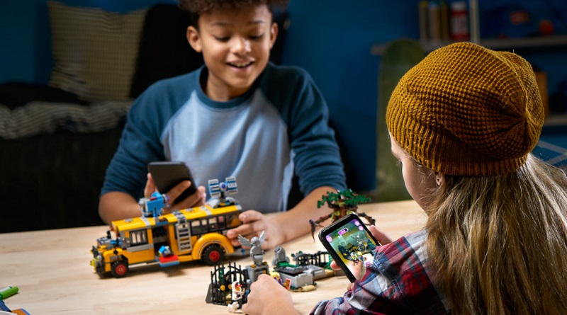 LEGO Hidden Side will continue into 2020