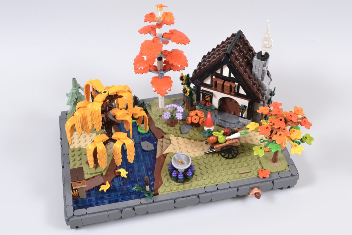 LEGO Icons 11372 Autumn Cottage Garden 36 1200x802
