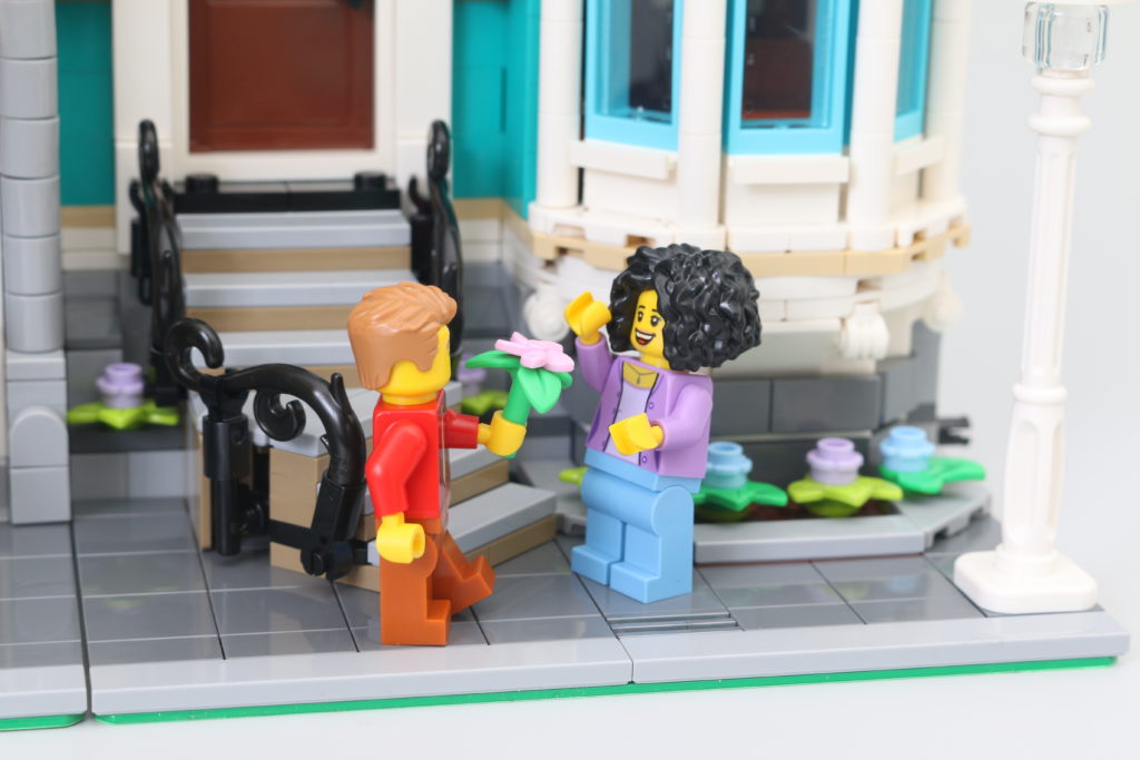 LEGO Creator Expert 10270 Bookshop review 43