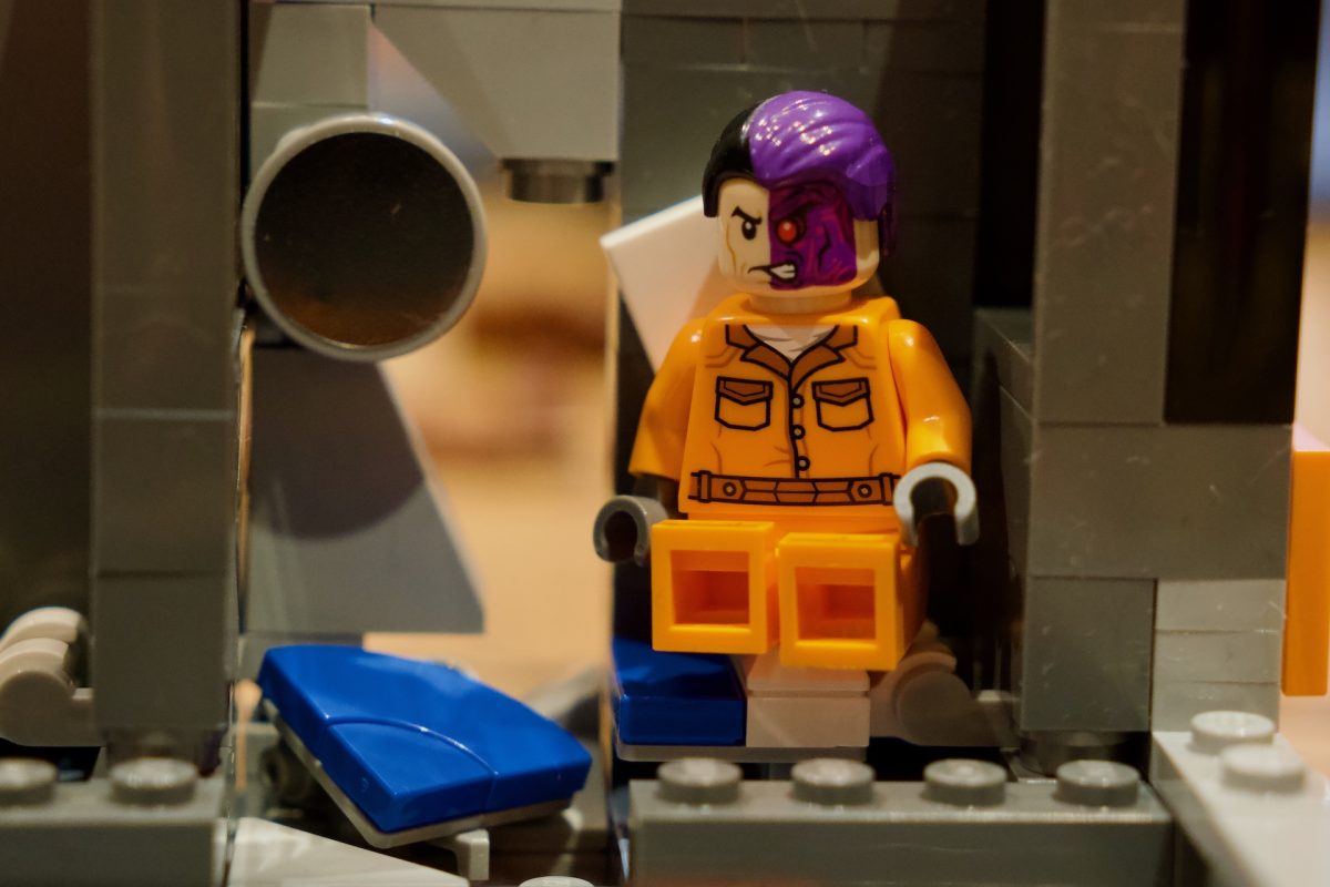 LEGO Batman DC 76300 Arkham Asylum mod 46 1200x800