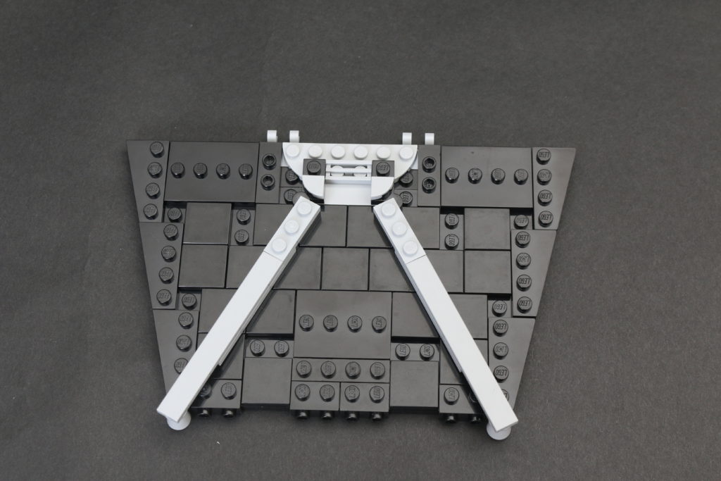 Build a LEGO Mandalorian Outland folding TIE Fighter 4