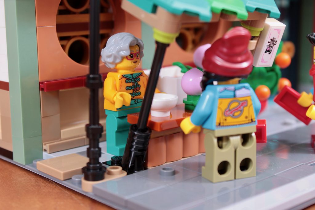 LEGO Chinese Traditional Festivals 80113 Family Reunion Celebration modular conversion 8 1024x683