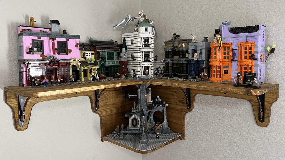 This is the perfect display for the LEGO Harry Potter Gringotts set